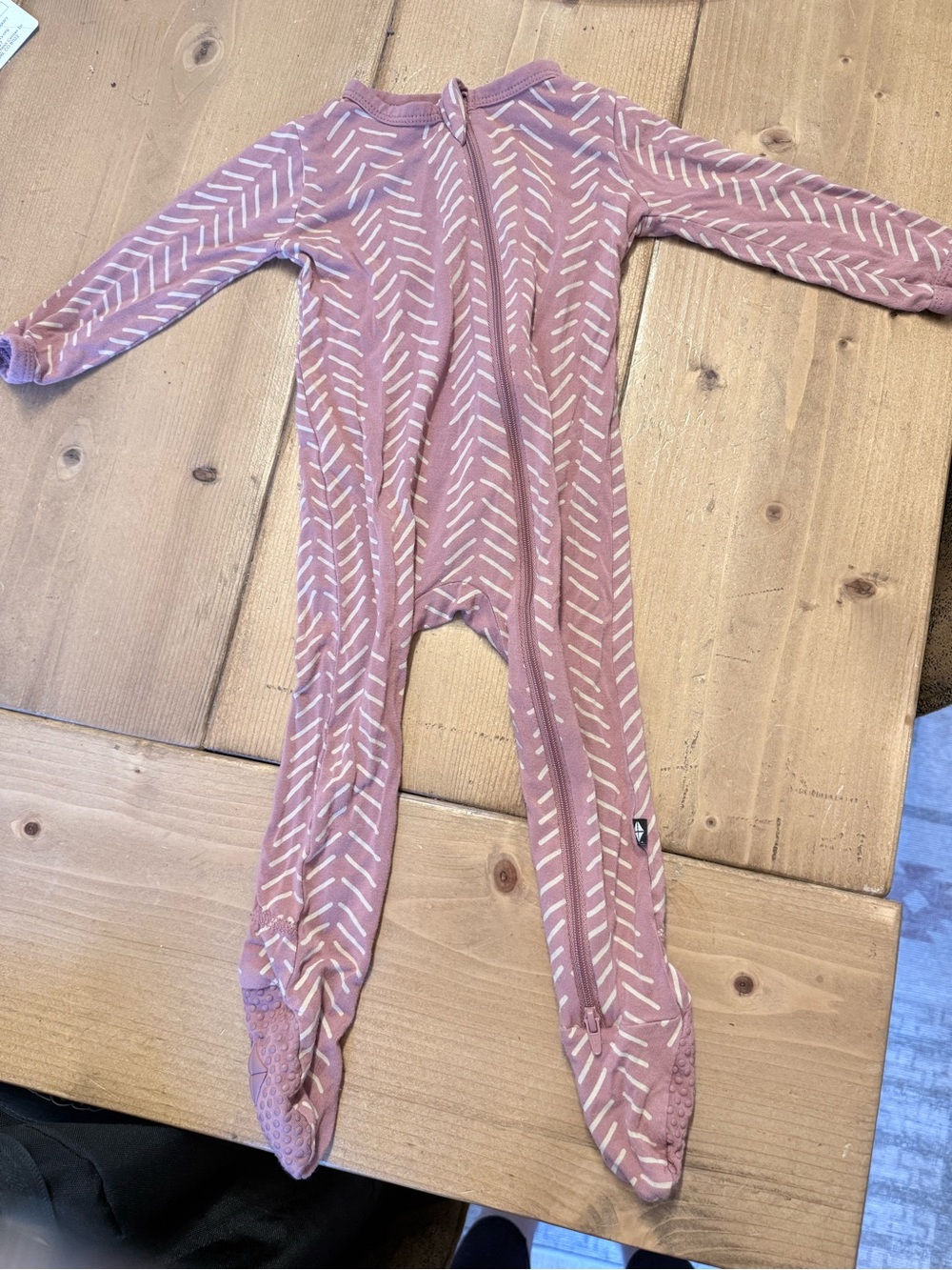 Kyte BABY Bamboo Mauve Footed Zip Pajamas with White Chevron